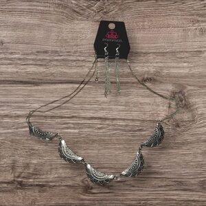 Paparazzi Intricate Silver Necklace and Earring Set